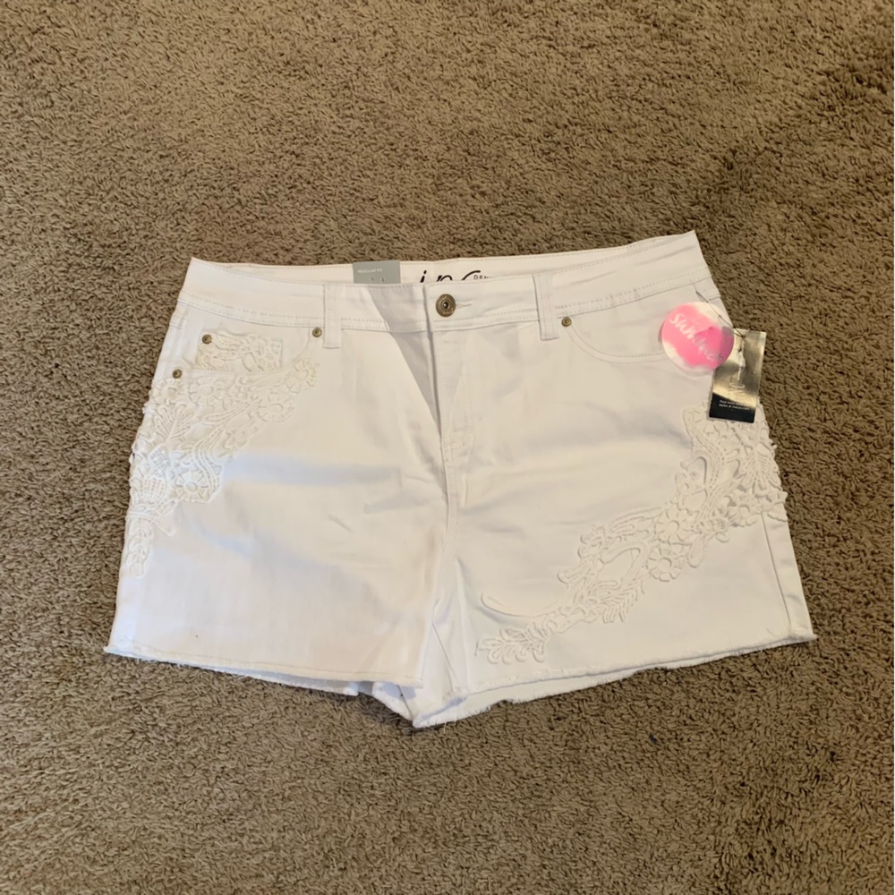 NWT INC Mykonos White Denim Crochet Detail Jean Shorts 16